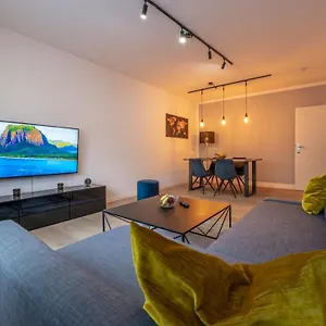 Flair: Stylisches - Netflix - Basf - Uni Mannheim Deutschland